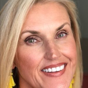 Meet your Posher, Pam